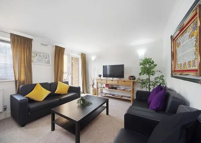 Stunning 4-Bed Apartment