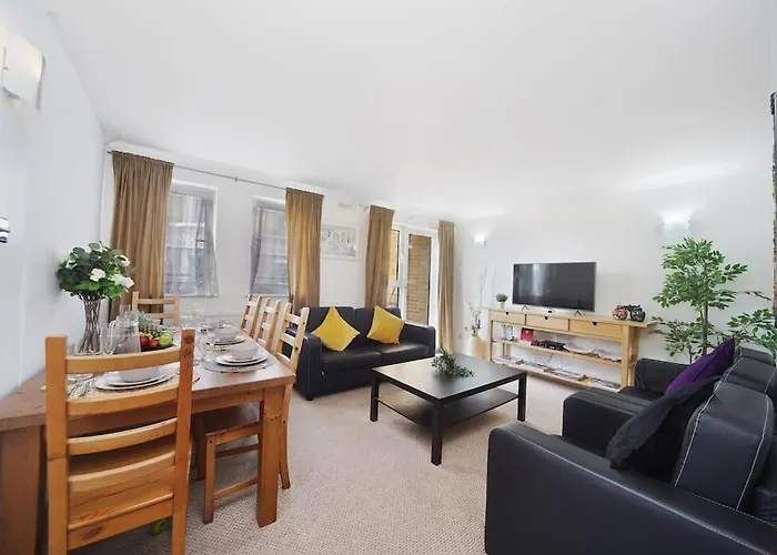 Stunning 4-Bed Apartment