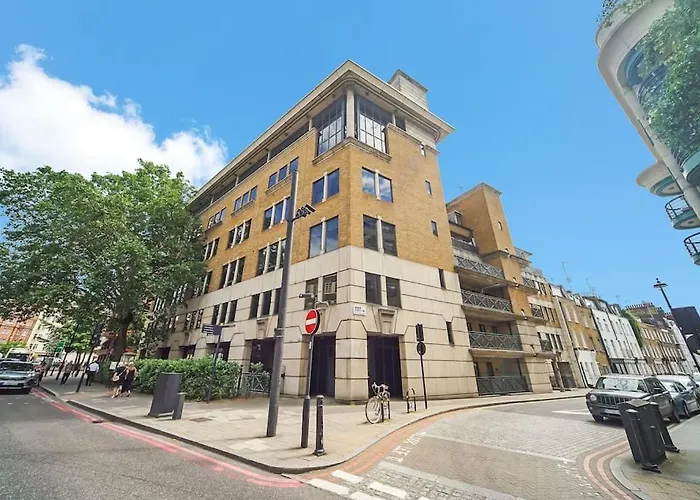 Stunning 4-Bed Apartment