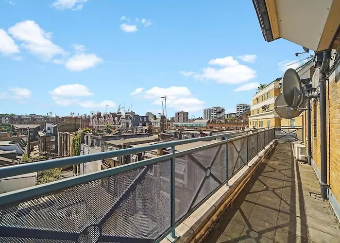 Stunning 4-Bed Apartment